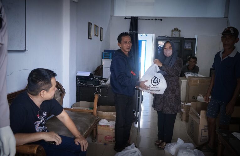 H.Rabik  Salurkan Sembako  2 ton  Minyak Goreng dan Tepung tapioka