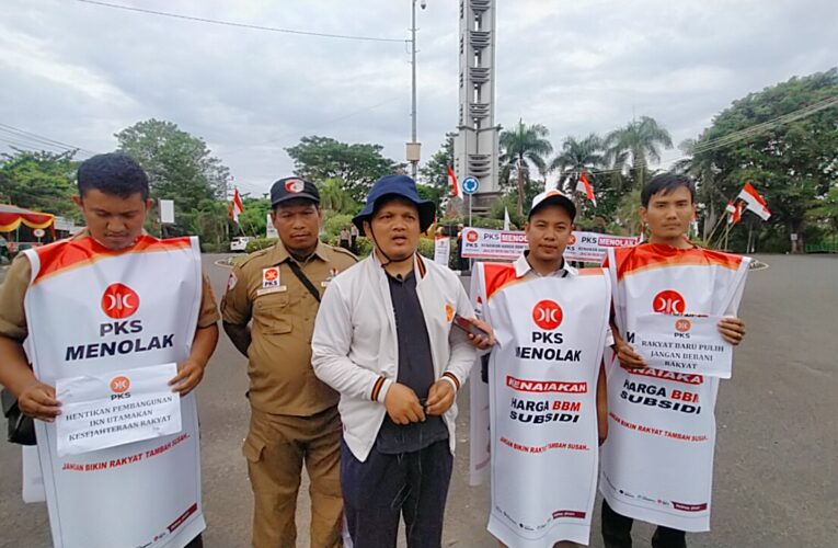 PKS Muba Lakukan Flashmob Tolak Kenaikan BBM