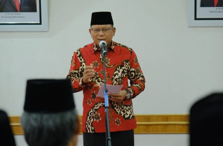 Sekretaris daerah Musi Banyuasin Musni Wijaya SSos MSi Lantik Pengurus BAZNAS kabupaten Musi Banyuasin Periode 2022-2027