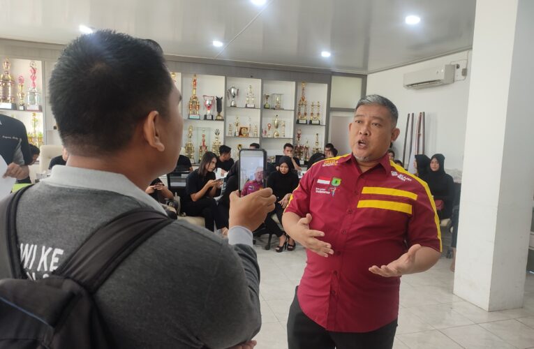 15 Pasang Kuyung kupek melakukan Sesi Foto