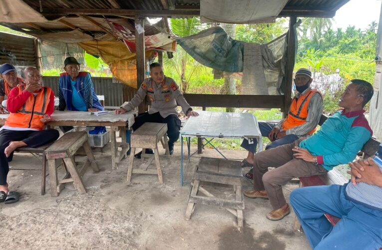 Kapolres Muba berbincang hangat dengan tukang ojek