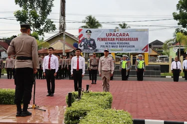 AKBP Siswandi Sik SH MH berikan Penghargaan kepada 32 Personil Di Lingkungan Polres Muba