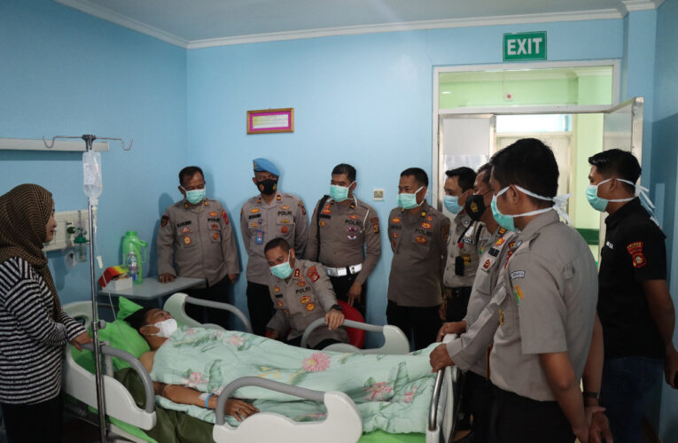 Wujud empati Kapolres Musi Banyuasin Muba Akbp Siswandi Sik SH MH membesuk Rekan Kerja