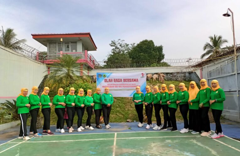 Peringati HUT PIPAS ke-19, DWP Lapas Sekayu Kanwil Kemenkumham Sumsel Ikuti Senam Bersama