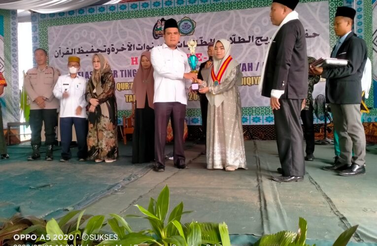 Hadiri Haflah Ponpes Ash-Shiddiqiyah ke 34, Camat Lawet Harap Santri Tingkatkan Jenjang Pendidikan