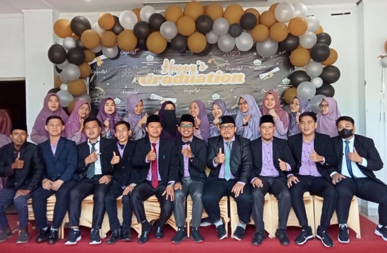 Sebanyak 53 Peserta didik SMP IT Annuriyah Sekayu ikuti Acara  kelulusan”85 % Hafalan Al Qur’an 1 Jus