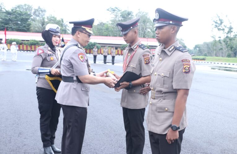 Inilah momen haru pelantikan Bintara Polri kala anak yatim berhasil lolos menjadi anggota polisi.