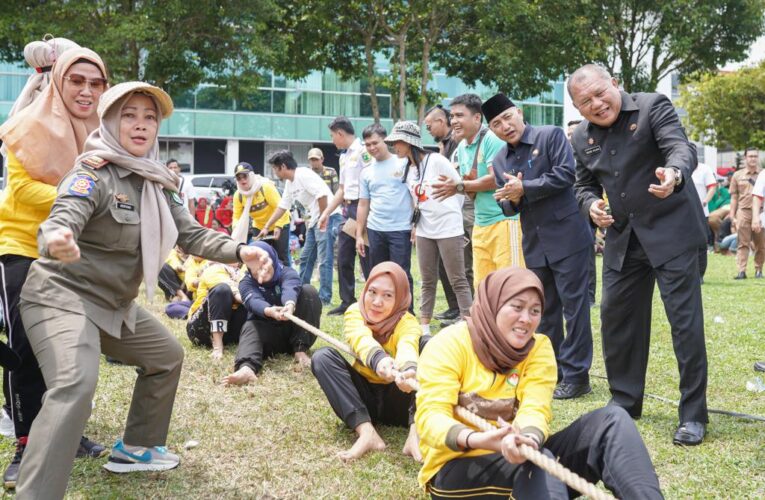 Pj Bupati H Apriyadi Mahmud Saksikan dan Berikan Semangat Peserta Lomba Tradisional