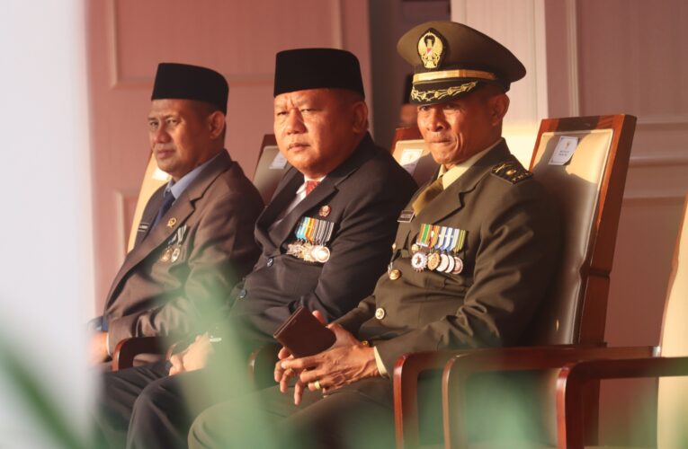 Upacara Parade Senja di Bumi Serasan Sekate Berjalan Lancar