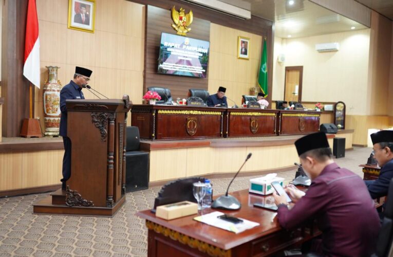 Pj Bupati Apriyadi Tanggapi Pemandangan Fraksi DPRD Terhadap Raperda APBD Perubahan TA 2023
