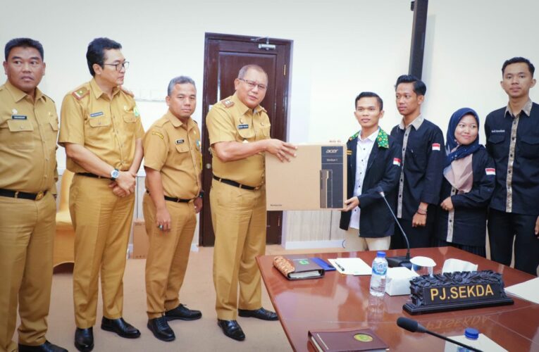 Pj Sekda Muba Serahkan Seperangkat Komputer untuk IMMUBA