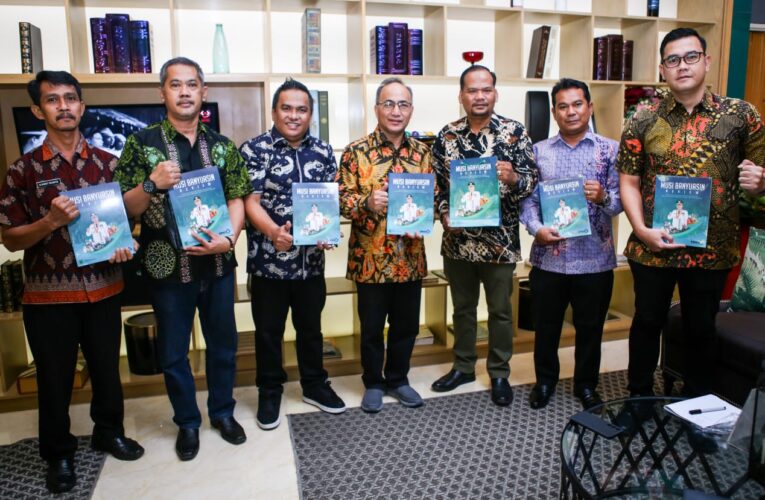 Scan Barcodenya dan Pengunjung Langsung Baca Isi Bukunya di Handphone