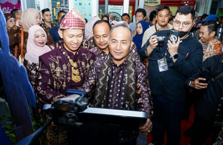 Pj Bupati Muba Hadiahkan Muhammad Novan Alfaridzi Uang sebesar Rp 25 juta