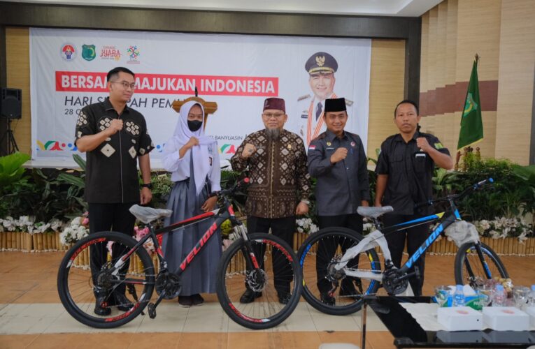 Hari Sumpah Pemuda ke-95, Pemkab Muba Serahkan Bantuan Bagi Wirausaha Muda