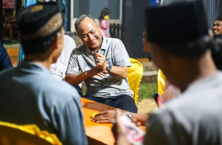 Bermalam Minggu di Desa Kaliberau, Serap Aspirasi Hingga Maen Gaple Bareng Warga
