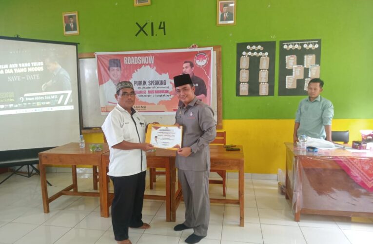 SMA Negeri 3 Tungkal Jaya Ikuti Pelatihan Publik Speaking MC Tim Gema keadilan