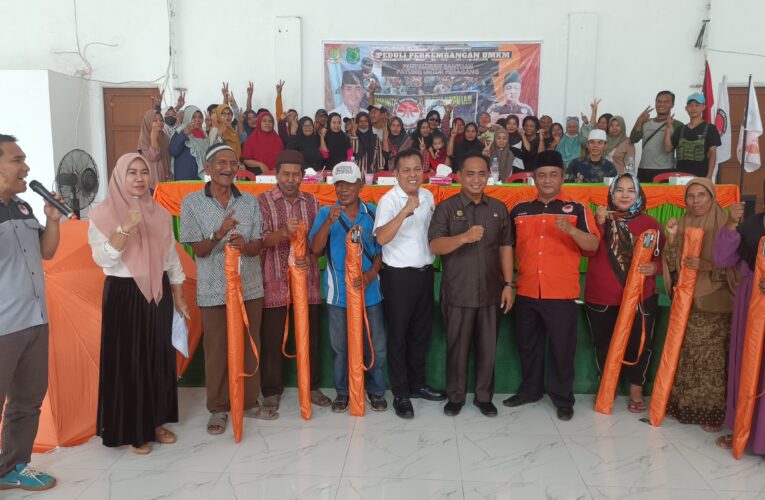 Dinas Koperasi Salurkan 100 Bantuan Payung Hasil dari Pokir  Anggota DPRD kabupaten Musi Iwan Aldes Sos MSI