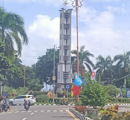 Jelang Konsolidasi Pemenangan, Bendera Partai Pendukung Prabowo Gibran Berkibar.