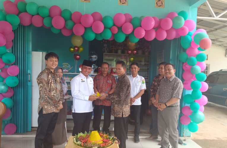 Iwan Aldes Sos MSI Resmikan Apotik Meida Farma kecamatan lalan