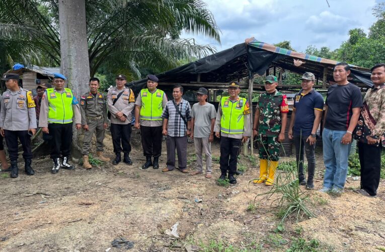 Salut Gerakan Kapolsek,Bisa membujuk Dan kesadaran Penyuling minyak Bongkar Tempat sendiri