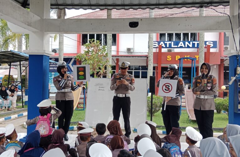 TK IT Akhlaqul Karimah kunjungi Satlantas polres Musi Banyuasin