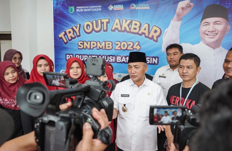 Fasilitasi Peserta Didik Hadapi SNPMB 2024, Pj Bupati Apriyadi Gelar TO Akbar
