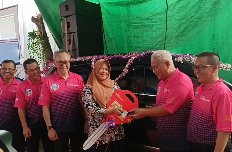 Fitriani BT Saiful Mendapatkan Mobil Toyota Rush ini tipsnya
