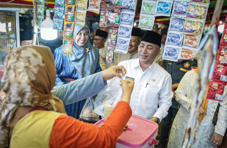 Pj Bupati Apriyadi Buka Pasar Beduk, Spot Baru Dongkrak UMKM di Muba