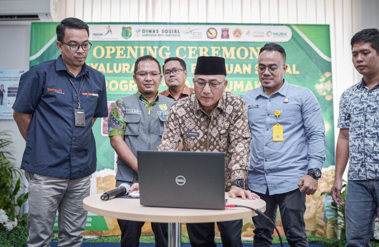 Bantu Umak Dicairkan, Pj Bupati Apriyadi Buat Emak-emak Sumringah Saat Bulan Puasa