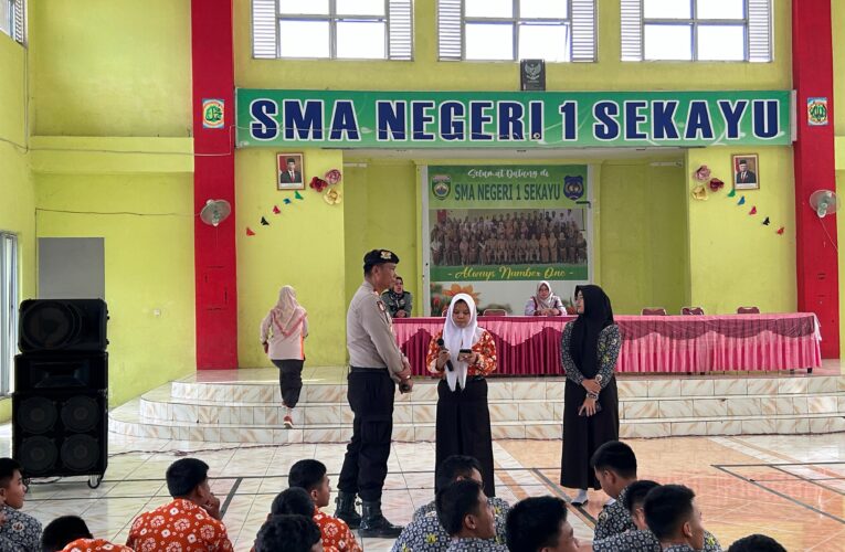 Cegah Perbuatan Yang Negatif Kasat samapta polres Muba Akp. Ade Nurdin SH bersama anggota sambangi SMA Negeri 1 Sekayu.