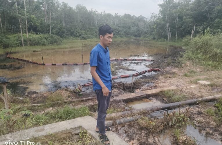 Aktivis PALI Meredang setelah melihat 7 titik Kebocoran pipa minyak Milik Pertamina field pendopo.