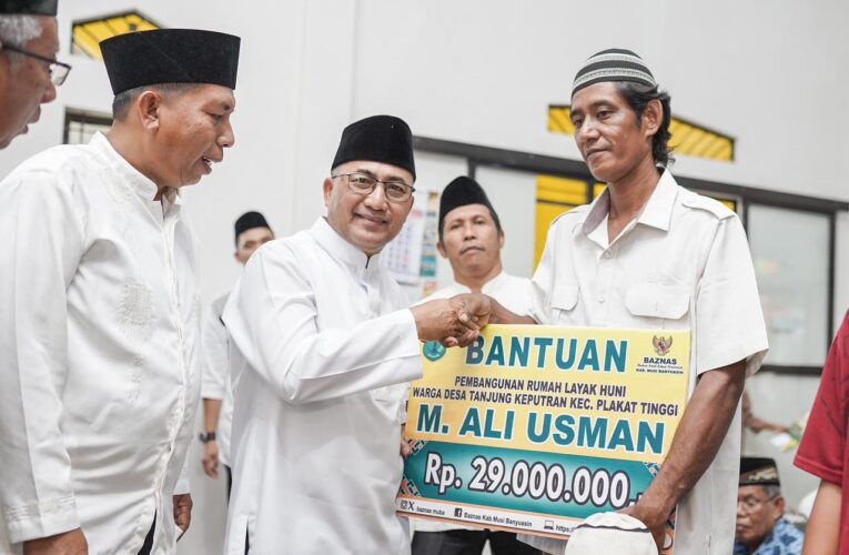 Warga Plakat Tinggi Antusias Sambut Kedatangan Pj Bupati Apriyadi