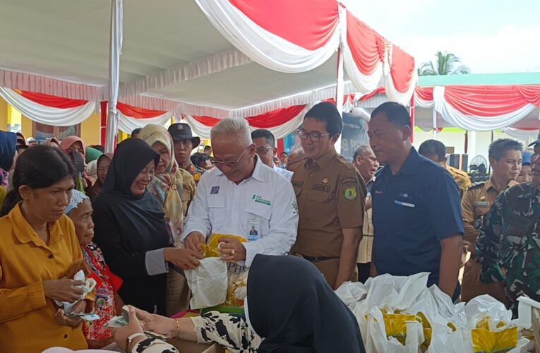 Bank Sumsel Babel Cabang Sekayu Ikut Serta Berikan Subsidi Sembako Pasar Murah