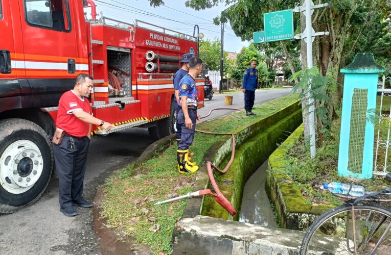 Lurah Serasan Jaya Periyanto, SE.,M.Si  Dukung Program Bupati Pencanangan Gerakan Serentak (GERTAK) Jum’at Bersih Lingkungan