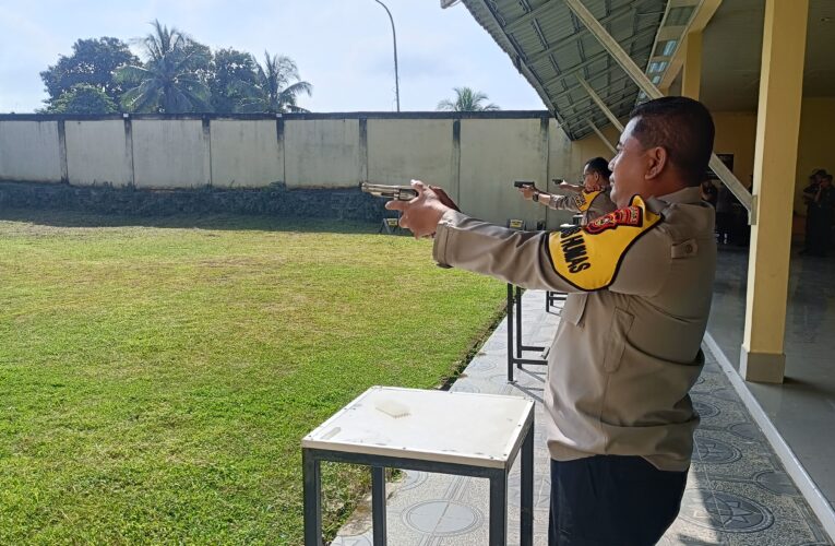 Asah Kemampuan Jajaran Polres Musi Banyuasin Lakukan Latihan Menembak
