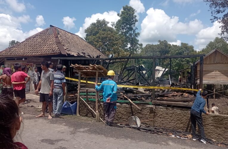 Ludes Tiada Sisa, Akibat Ganasnya Amukan Si jago merah Melalap Rumah Warga Desa Tempirai  Selatan