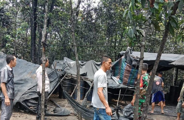 Secara mandiri pemilik penyulingan minyak ilegal C5 Bongkar Tempat Usahanya