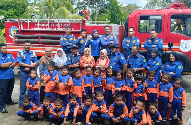 Pos Pemadam kebakaran Sat Pol PP kab.Muba* Trima Kunjungan Edukatif Tk Dharma Wanita 2