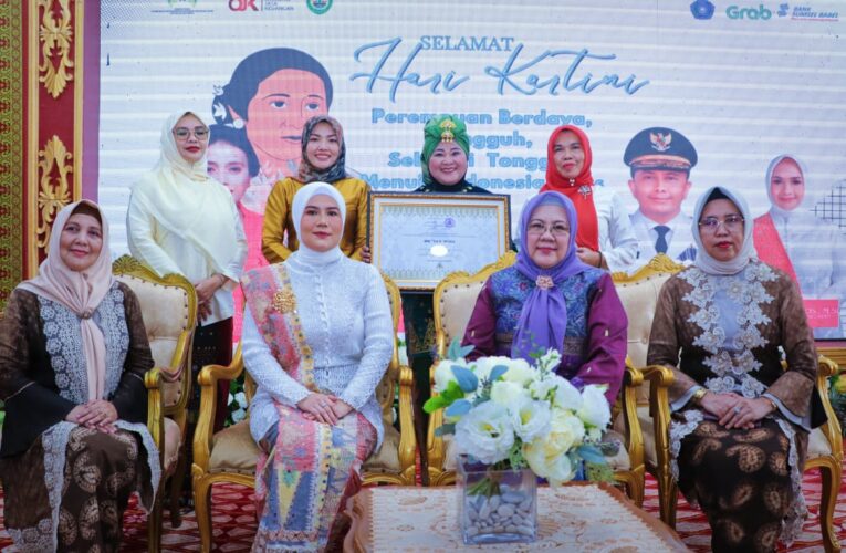 Peringatan Hari Kartini, Yulia Raih Penghargaan SIAP Bidang Sosial Budaya