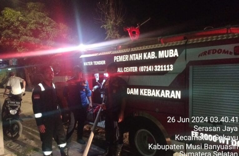 Tak kenal Waktu Damkar Muba Siap Melaksanakan Tugas