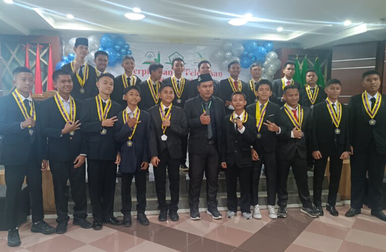 Perpisahan dan Pelepasan  SMP IT Anuriyah Sekayu “Mencetak Generasi Milenial yang Berprestasi, Kreatif dan Inovatif Serta Berakhlak Mulia doa Guru dan Orang Tua”