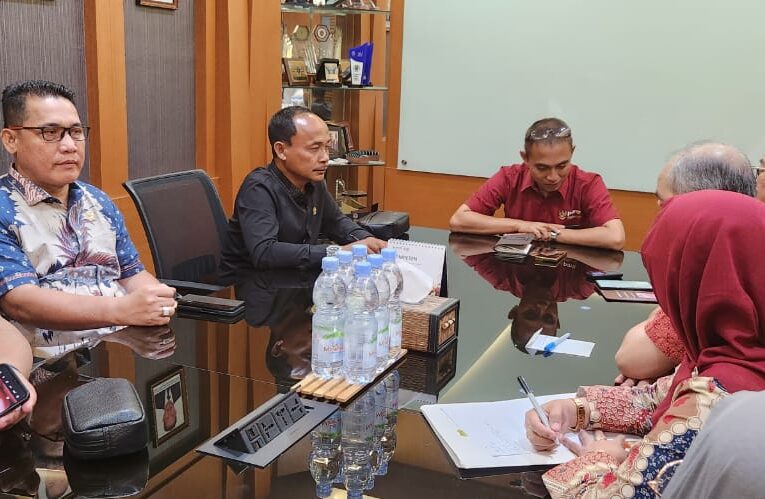 Ketua DPRD Perjuangkan, Honor Muba Seluruh di Angkat