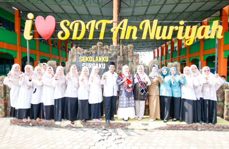Monitor MPLS,  Bunda Paud Muba Hj Triana Disambut Bahagia di TK dan SD