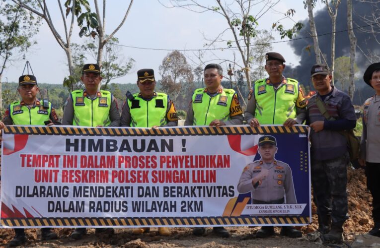 Cegah Terjadi lagi Kebakaran Kapolres Muba Akbp. Listiyono Dwi Nugroho SIK.MH. pimpin langsung pembuatan perimeter