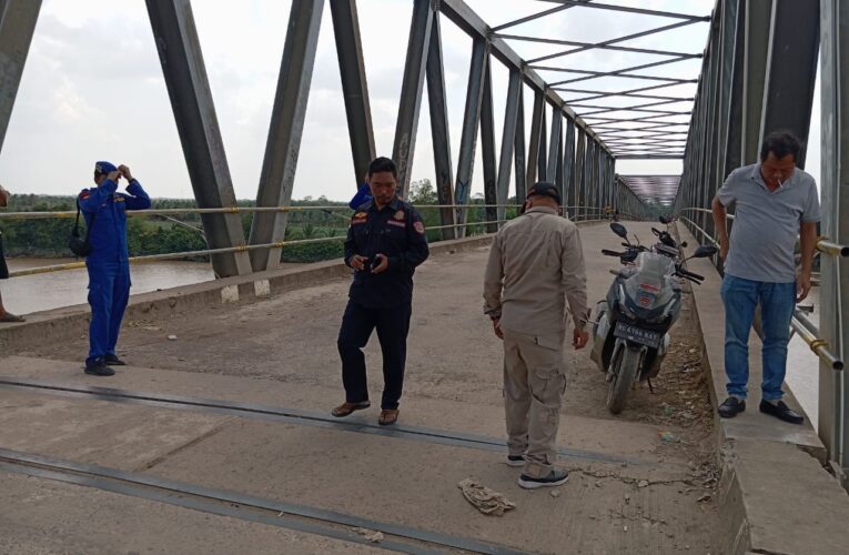 Ponton tabrakan Jembatan Lalan Masyarakat Amankan Kapten dan Ponton