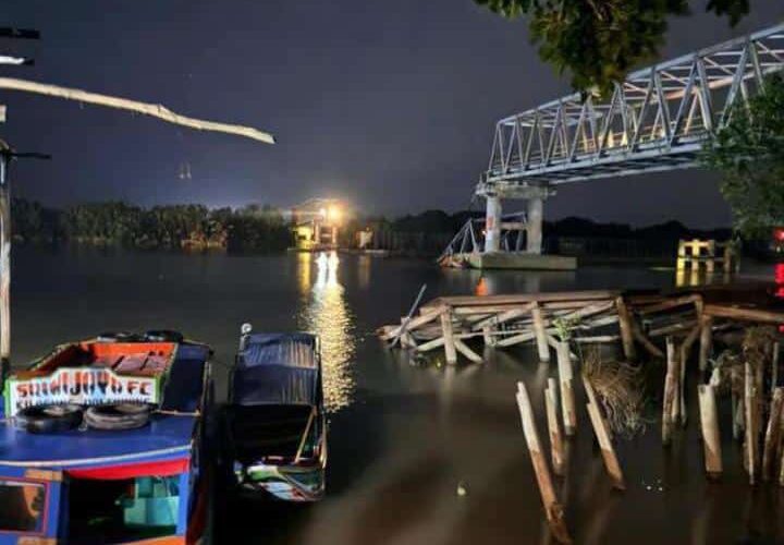 Breaking News Jembatan Utama Lalan Ambruk ditabrak Kapan Phonton