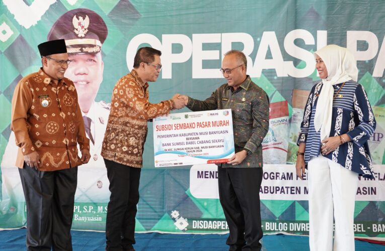 Bank Sumsel Babel mendukung Program Pengendalian Inflasi , Gelontorkan 8 Ton Beras dan 1.600 Liter Minyak Goreng di Sungai Keruh di subsidi