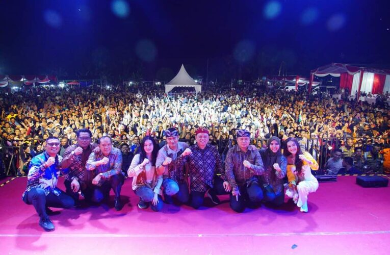 Tumpah Ruah.!! Masyarakat Antusias Saksikan Festival Bali