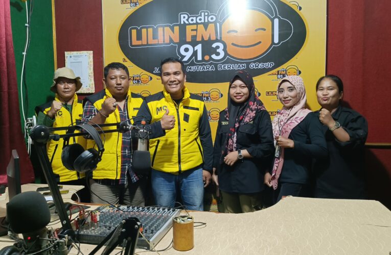 Tim  MC Humas Komunikasi Tim Koalisi Serasan Sekate Bicara Santai di Radio 91.3 Lilin FM