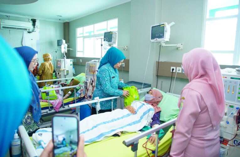 Dalam Rangka Memperingati Hari Kartini Tahun 2025  Pemeriksaan Pap-Smear dan Donor Darah Bagi Perempuan